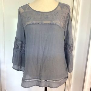 HARVE BENARD WOMAN SIZE M GREY BLOUSE LACE CROCHET BOHO CLASSIC BELL SLEEVE